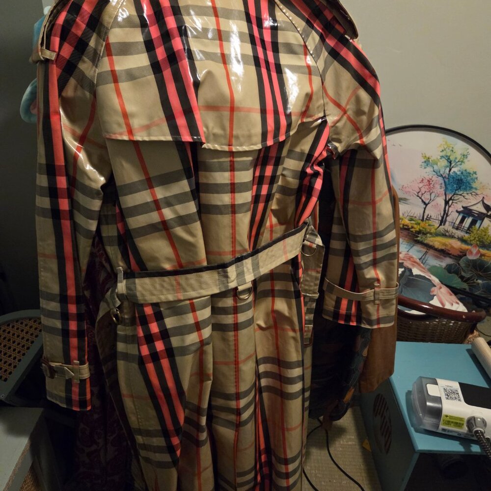 Burberry New w/Tags Neon Pink Check Trenchcoat - Picture 9 of 9